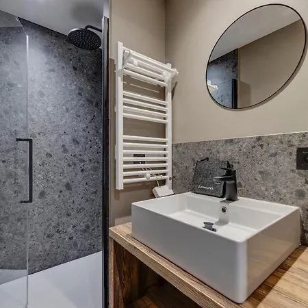 - Pour 7 Pers, 68 M² * Val-dʼIsère